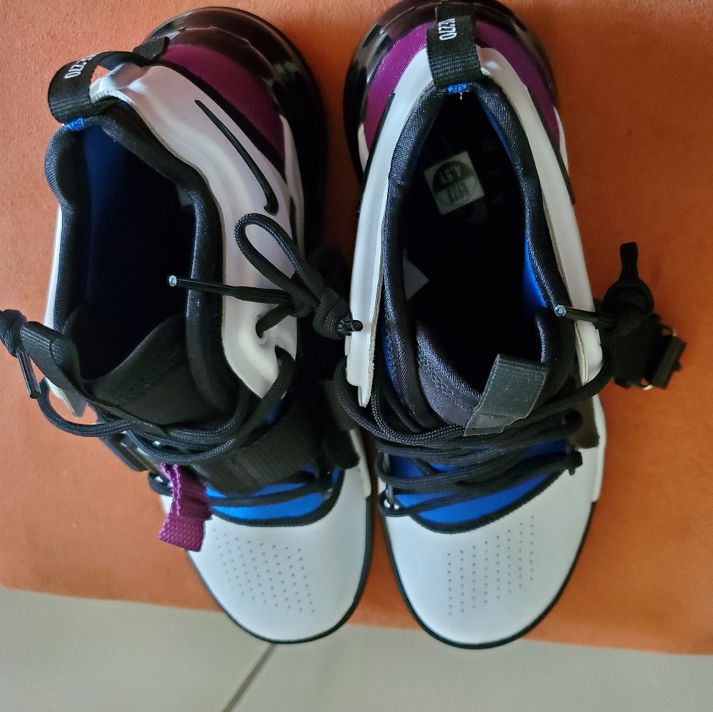 NIKE AIR FORCE 270